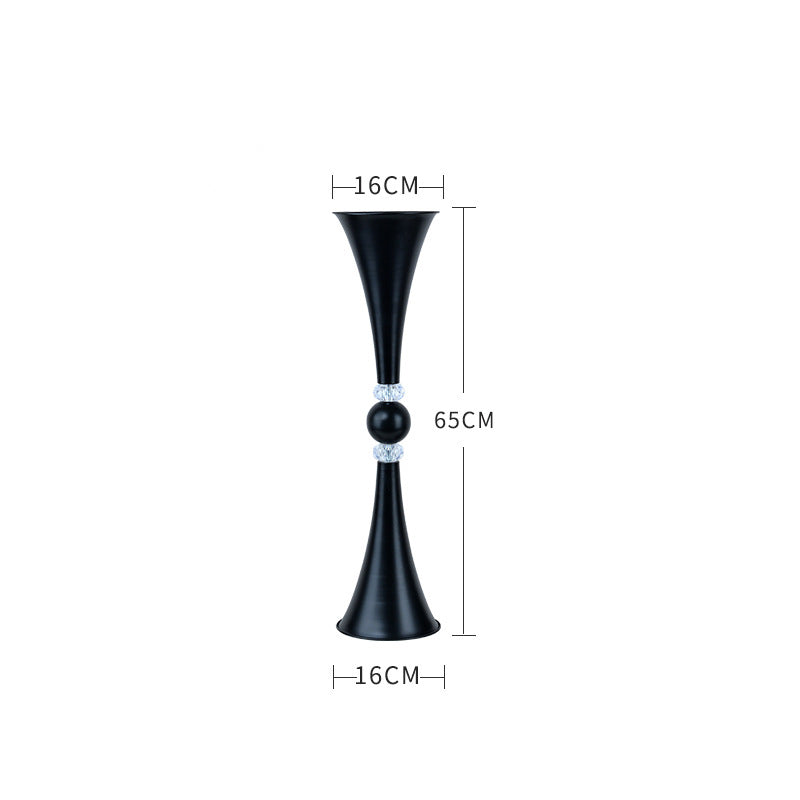 Horn-shaped vase centerpiece  9217