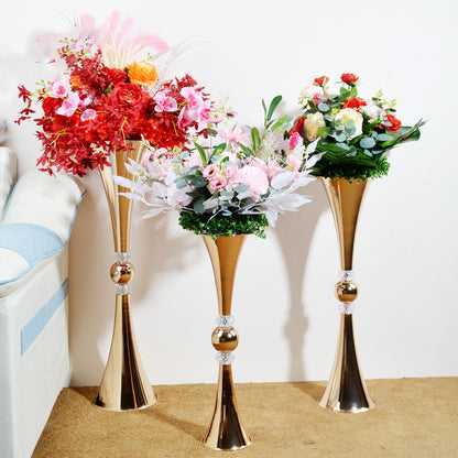 Horn-shaped vase centerpiece  9217